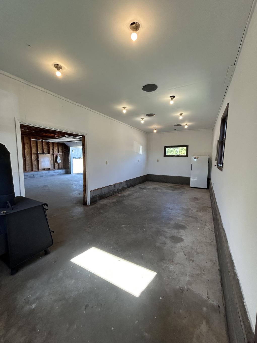 Heated workshop room with drywall and concrete floor